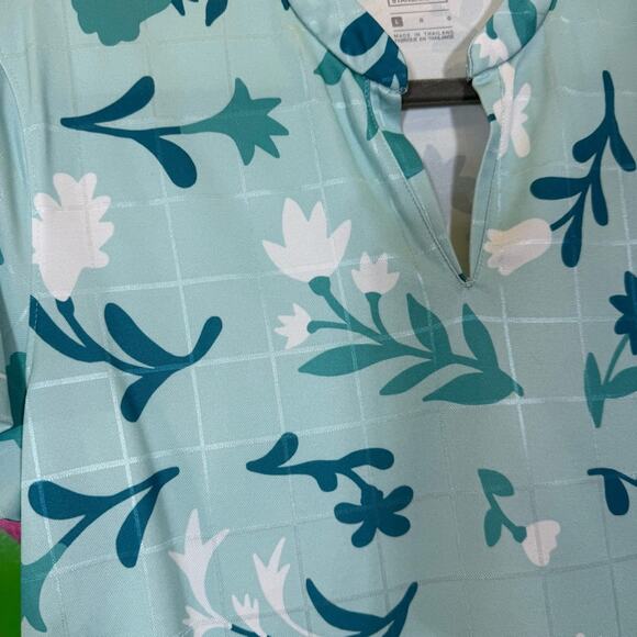 Nike Dri-Fit, Floral V-Neck Shirt. Size Large. In excellent condition! - Picture 2 of 5